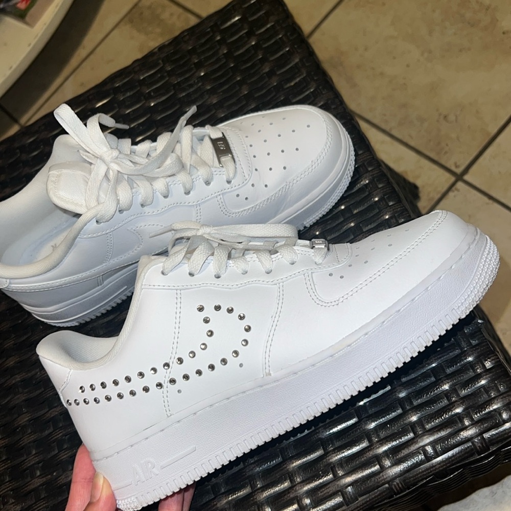Air forces size 8 like new 🤍